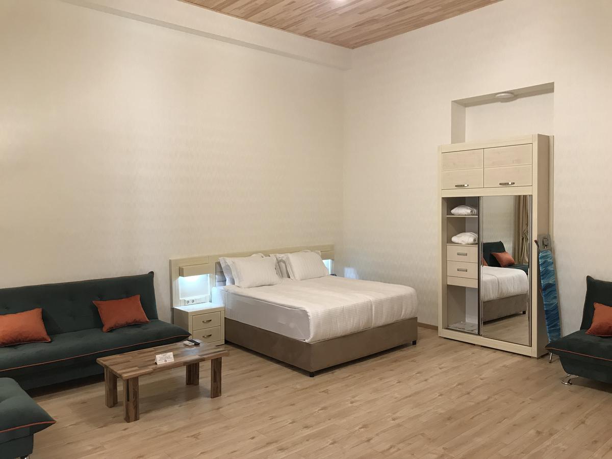 Full Comfort Apartment On Aghmashenebeli Tbilisi Exterior foto
